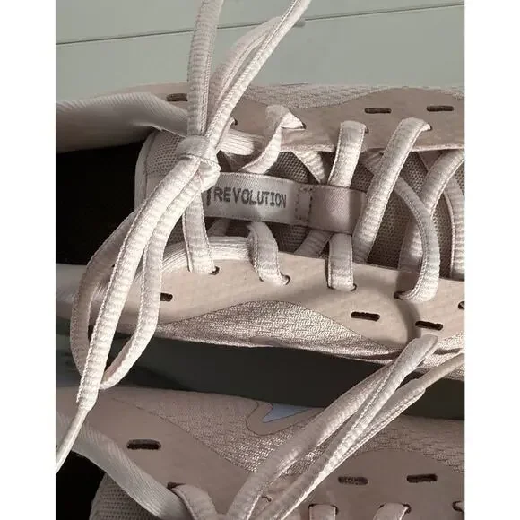 Nike Size 8 Women's REVOLUTION 5 Athletic Shoes Sneakers Pink - Picture 3 of 6